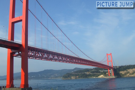 2010年4月に無料化された平戸大橋