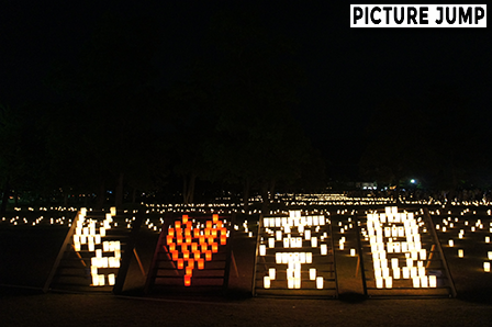 なら燈花会 奈良公園一面に敷かれた蝋燭が灯す光の絨毯
