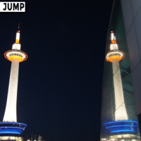 ライトアップされた京都タワーがまるで2つ建っているかのように映し出される不思議スポット