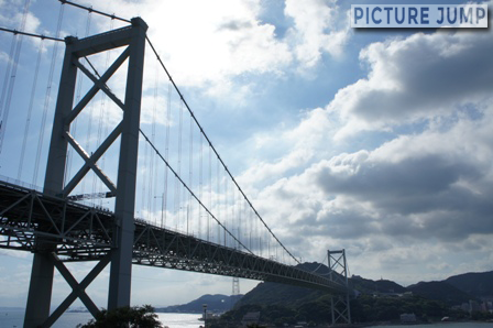 壇ノ浦パーキングエリアは本州脱出前の立ち寄りスポット。関門海峡と関門橋の眺望